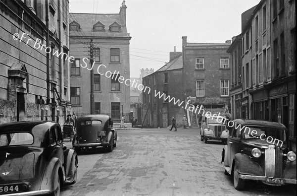 OLD FRANCISCAN PRIORY  LIBERTY STREET  OLD HOUSE SEEN FROM SIDE OF COURTHOUSE ON LEFT